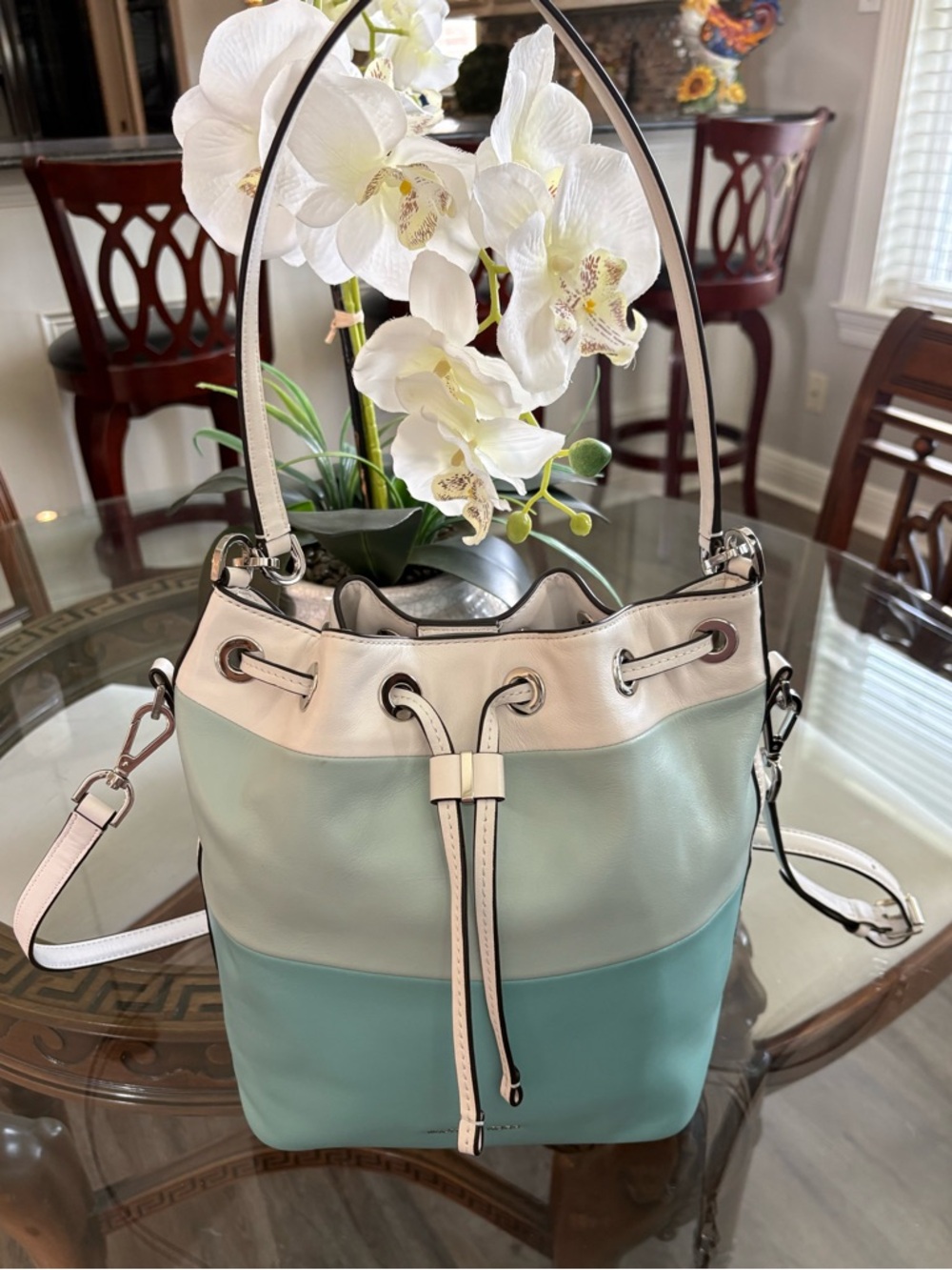 🩵🤍MICHAEL KORS DOTTIE LEATHER DRAWSTRING BUCKET BAG!🩵🤍